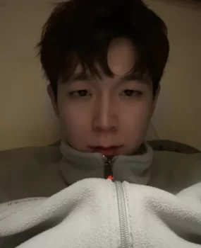 我闺女的机构老师，家里老人病了缺钱，给钱就能随便欺负