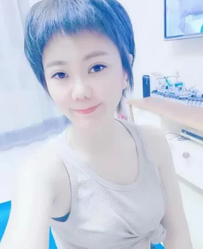 值得一去的年轻小妹