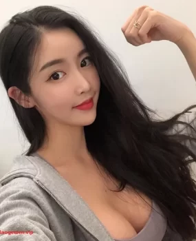 云南无套内射学生妹，粉逼水多